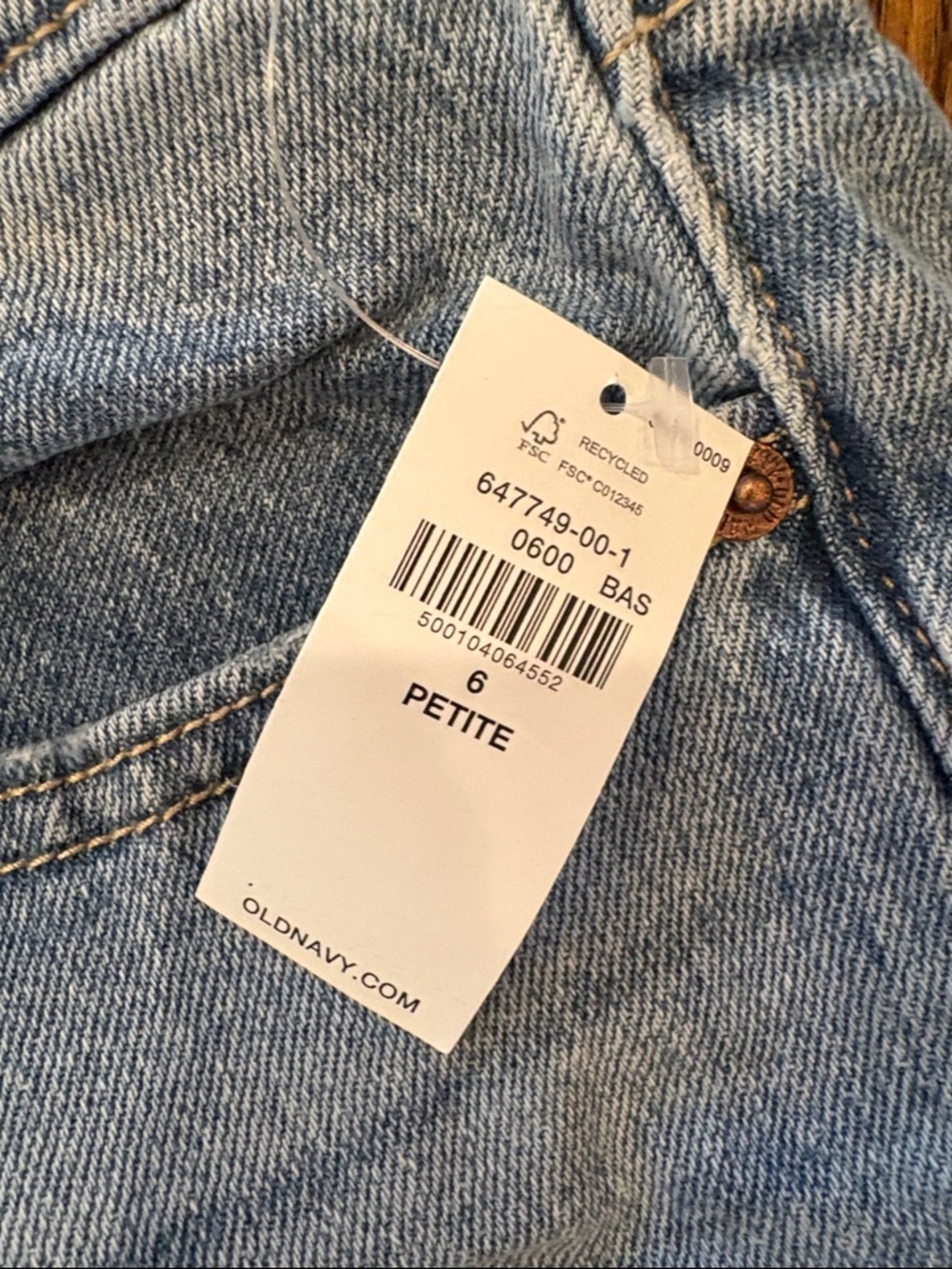 Old Navy Light Blue Boyfriend Loose Jeans size 6 petite NWT. - Picture 3 of 3